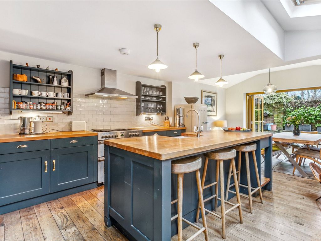 Thorne Street, London SW13  