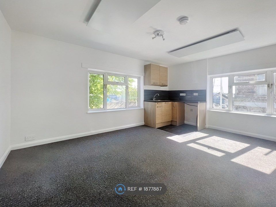 Studio to rent in Gloucester Road, Avonmouth, Bristol BS11, £795 pcm