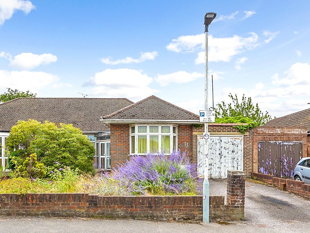3 bed bungalow for sale in Bampton Road, Luton, Bedfordshire LU4, £