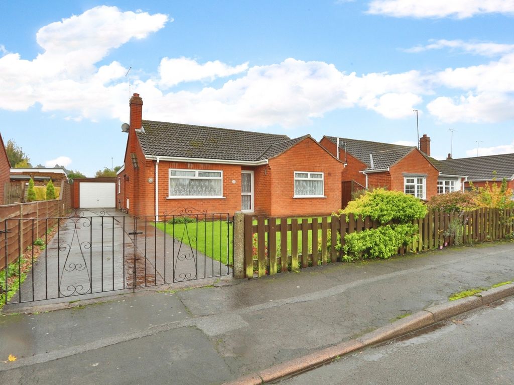 3 bed detached bungalow for sale in East Grove, BartonUponHumber DN18