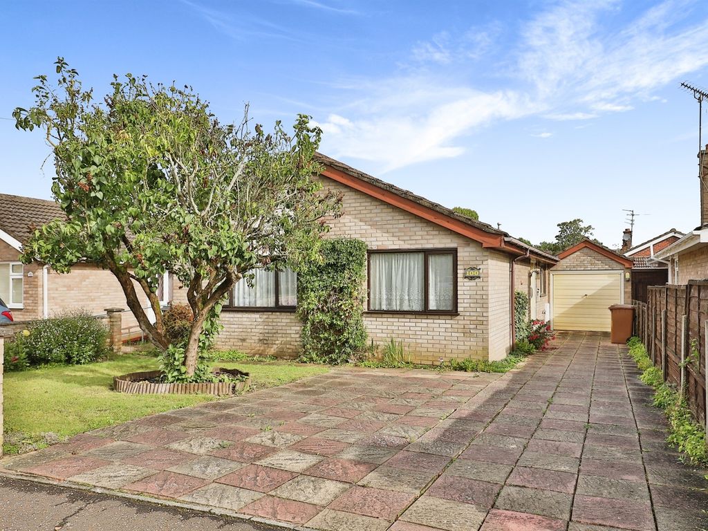 2 bed detached bungalow for sale in Proctor Road, Old Catton, Norwich