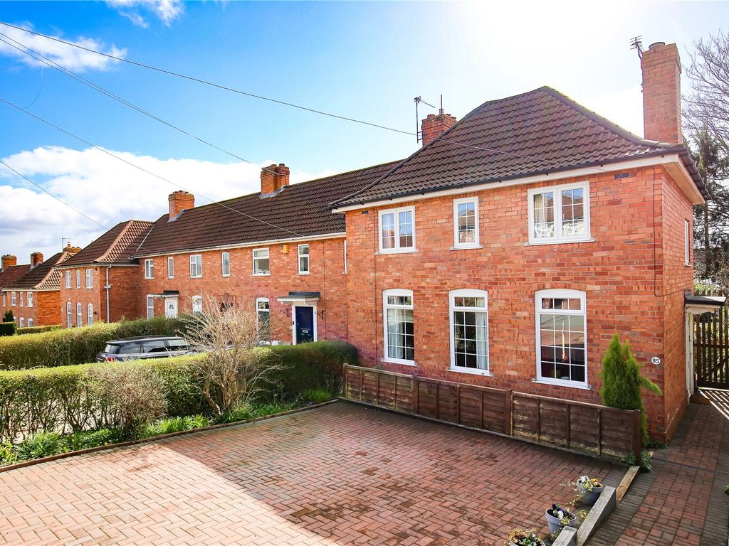 3 bed end terrace house for sale in Westbury Lane, Coombe Dingle