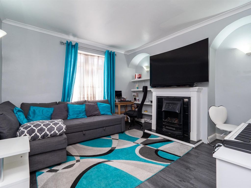 2 bed semidetached house for sale in Brandon Road, Sutton SM1, £