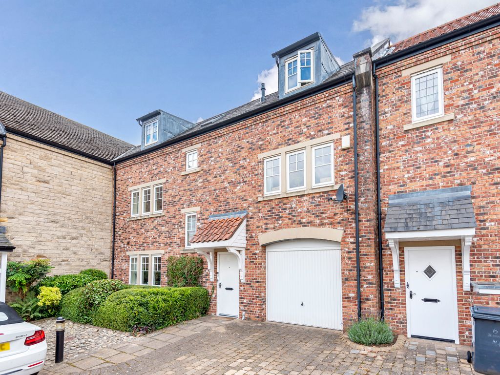 4 bed terraced house to rent in Micklethwaite Mews, Wetherby, West