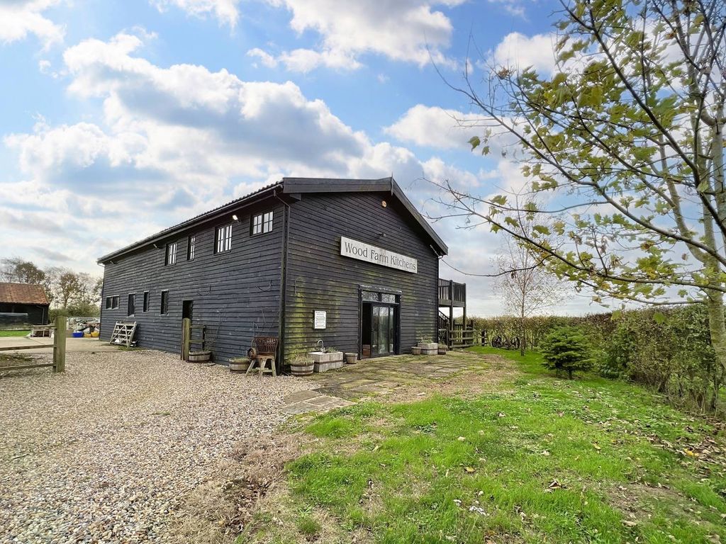 6 bed property for sale in The Old Barn, Helmingham Road, Wood Farm