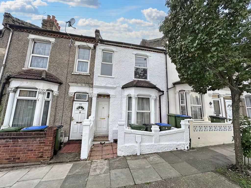 3 bed terraced house to rent in Garibaldi Street, Plumstead SE18, £