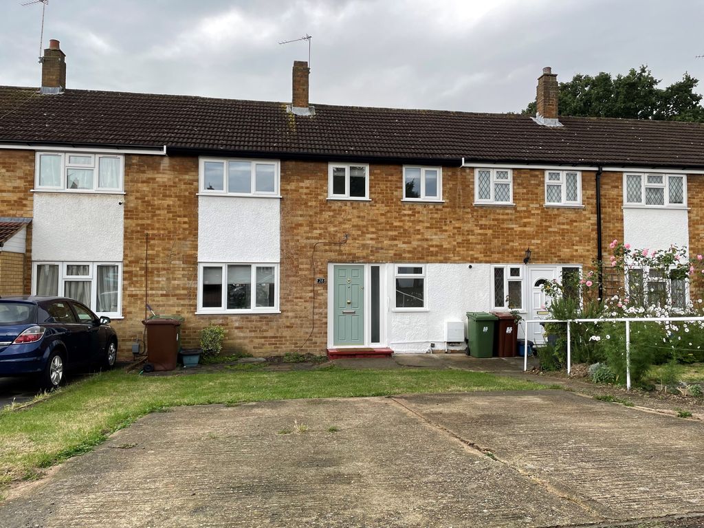 3 bed terraced house to rent in Beechwood Avenue, Potters Bar EN6, £