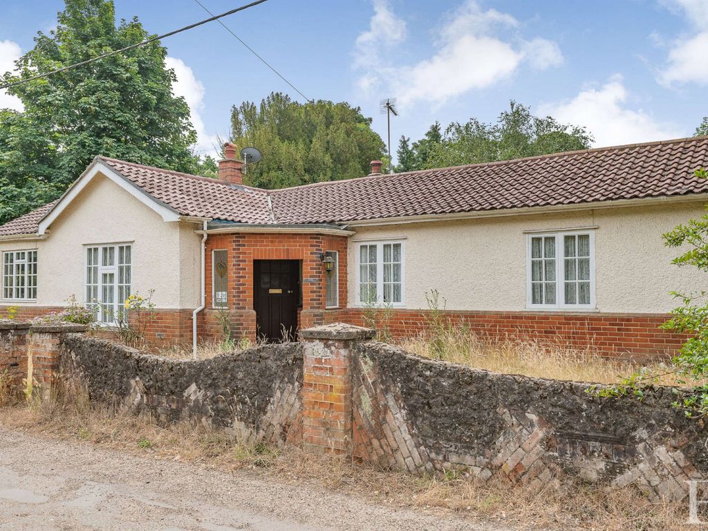 3 bed detached bungalow for sale in The Park, Great Barton, Bury St