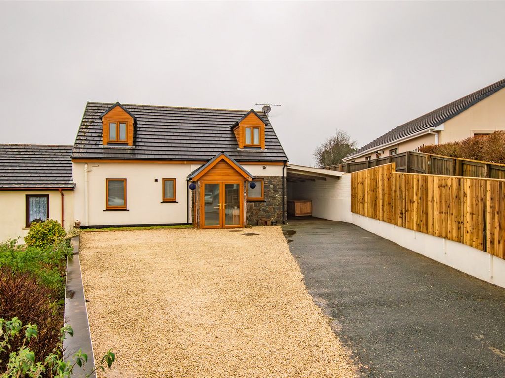 4 bed semidetached house for sale in Oakfield Drive, Kilgetty