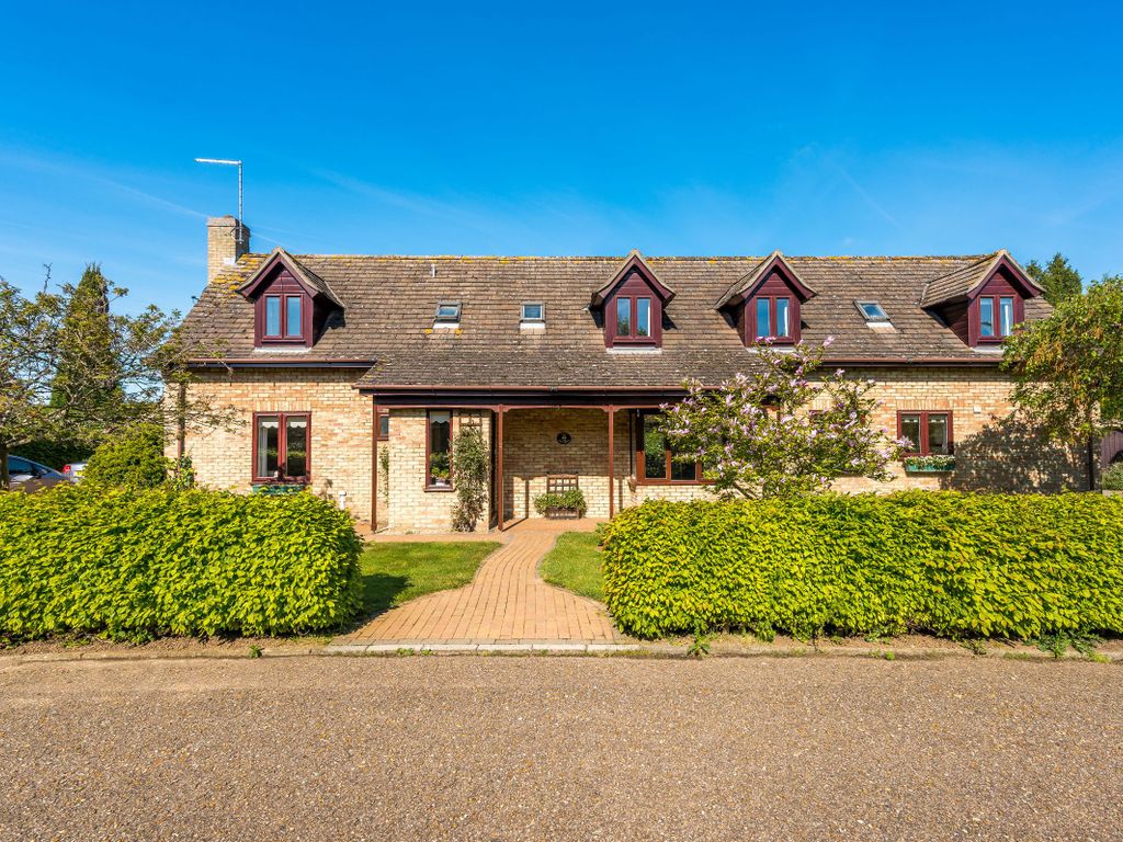 4 bed detached house for sale in Holywell Close, Longthorpe