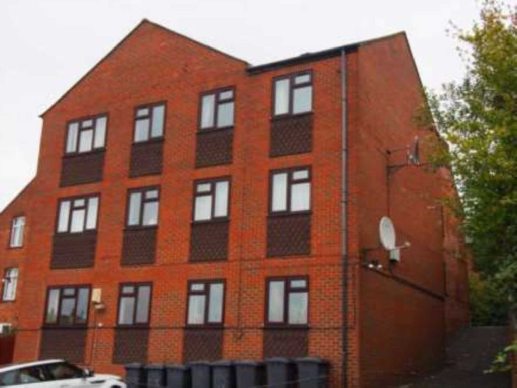 1 bed flat to rent in Priory Avenue, High HP13, £850 pcm Zoopla