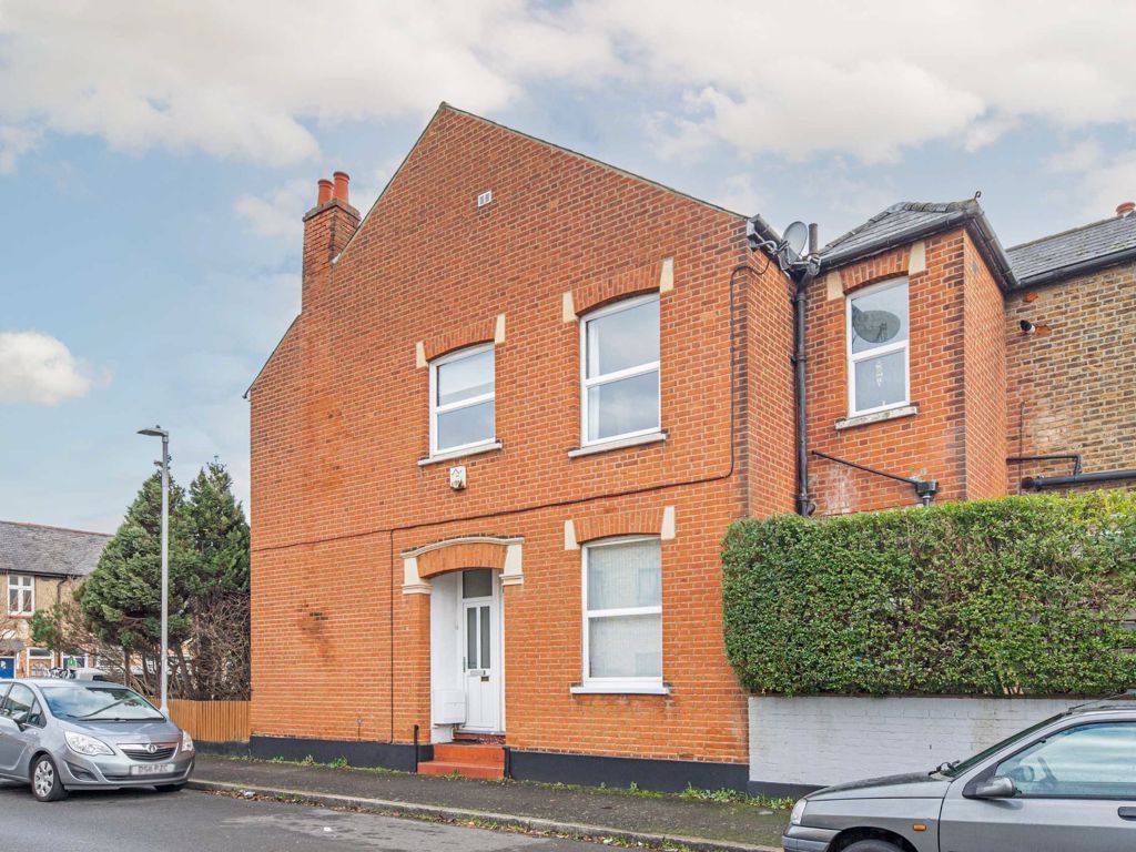 3 bed flat for sale in Bond Road, Tolworth, Surbiton KT6 Zoopla