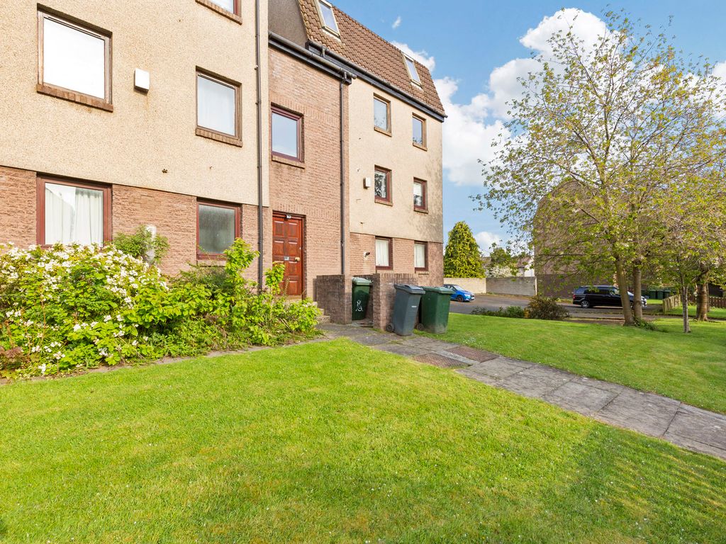 4 bed for sale in 9/5 Stuart Crescent, East Craigs EH12, £