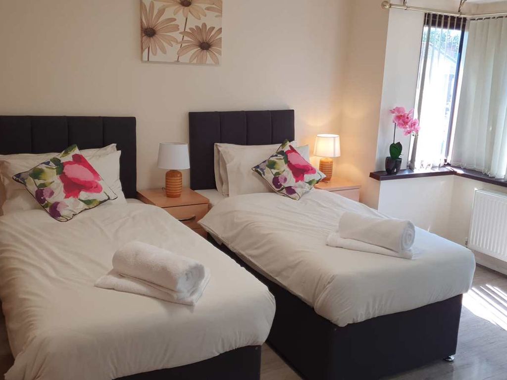 5 bed detached house to rent in Wilkinson Croft, Birmingham B8, £2,496