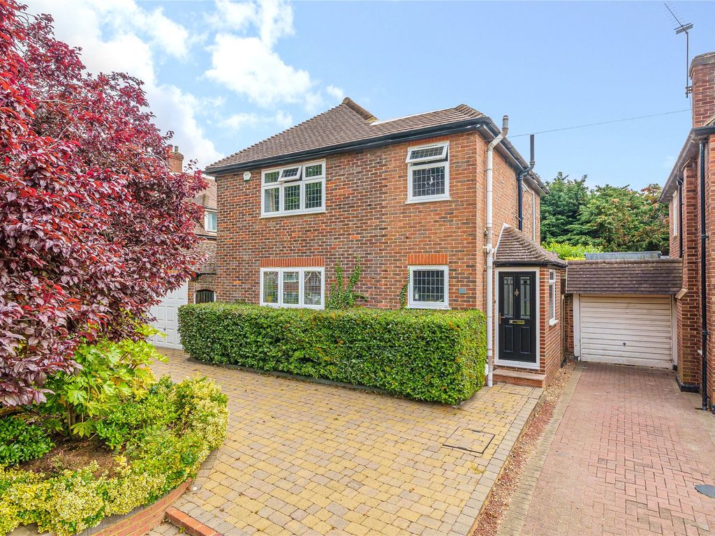 4 bed detached house for sale in Crofton Avenue, Orpington BR6, £