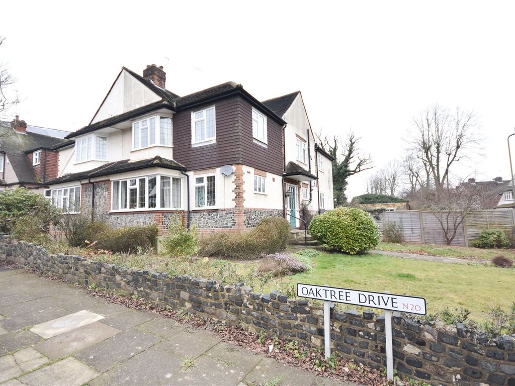 4 bed semidetached house to rent in Oak Tree Drive, Totteridge, London