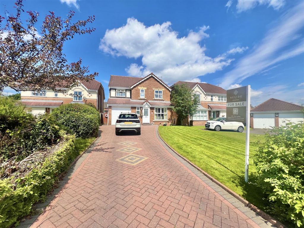 4 bed detached house for sale in Owens Farm Drive, Offerton, Stockport