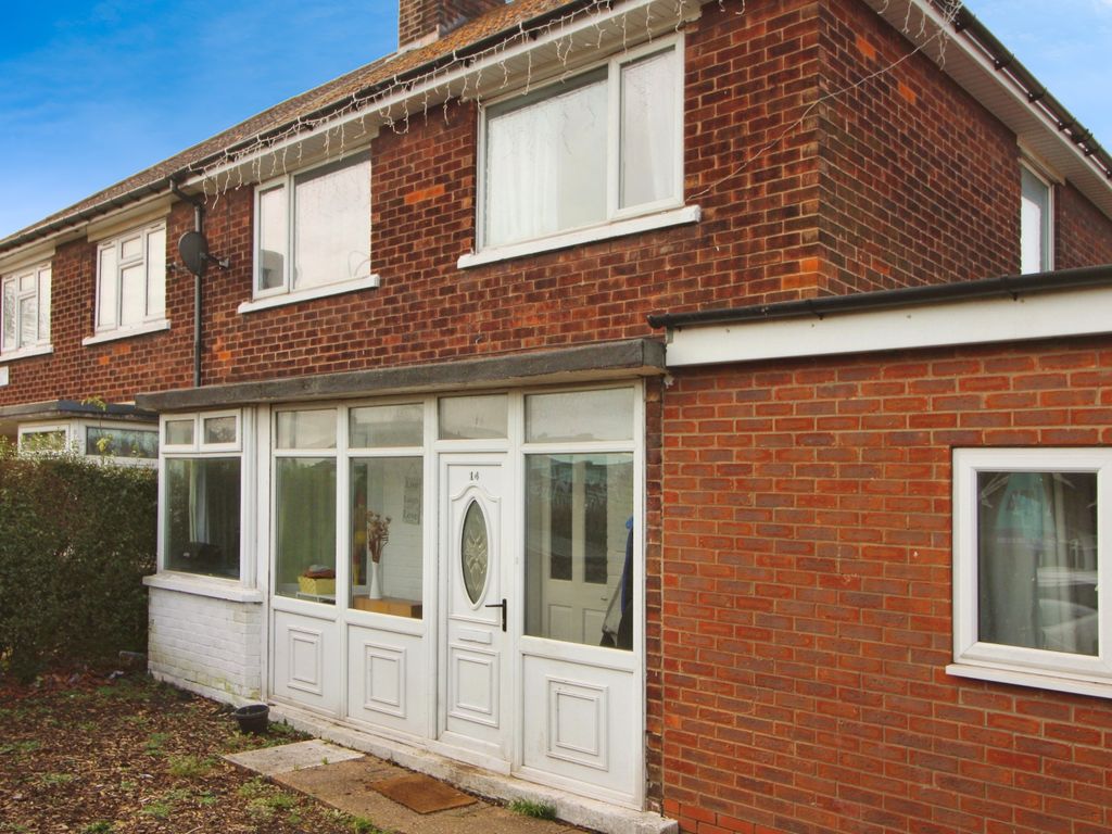 5 bed semidetached house for sale in Gloucester Avenue, Scunthorpe