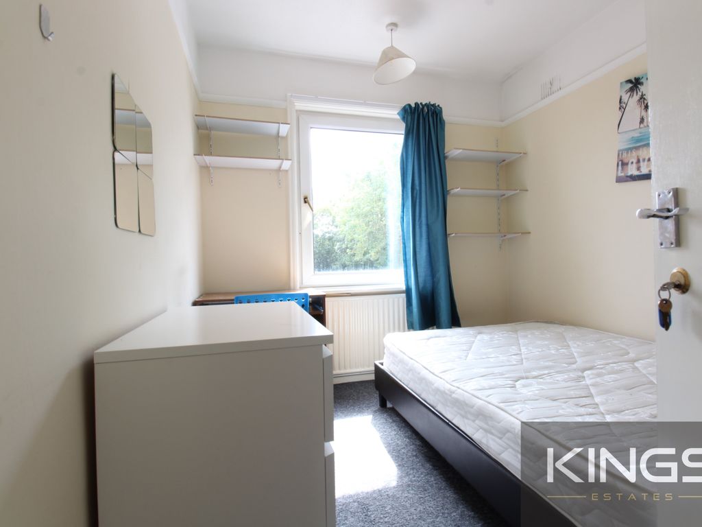 Room to rent in Burgess Road, Southampton SO16, £400 pcm Zoopla