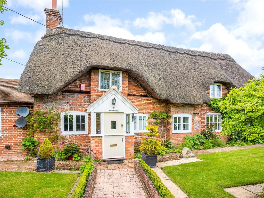 4 bed detached house for sale in Farm Lane, Great Bedwyn, Marlborough