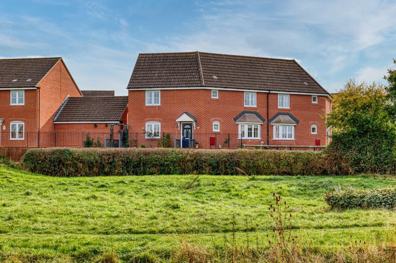 3 bed semidetached house for sale in Hawthorn Road, Melksham SN12 Zoopla