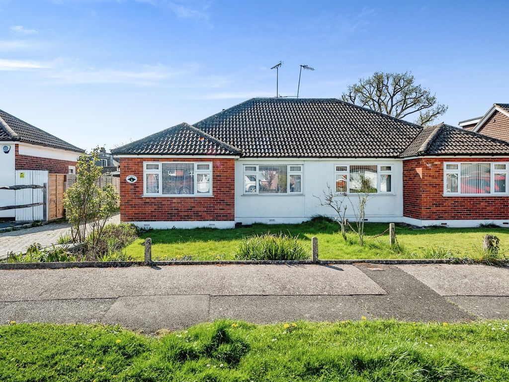 2 bed semidetached bungalow for sale in Orchard Road, Smallfield