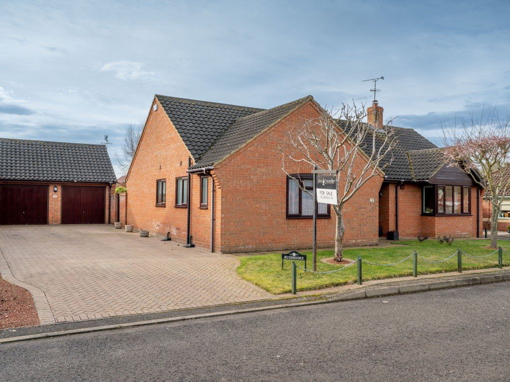 3 bed detached bungalow for sale in Blackthorn Avenue, Holt NR25 Zoopla