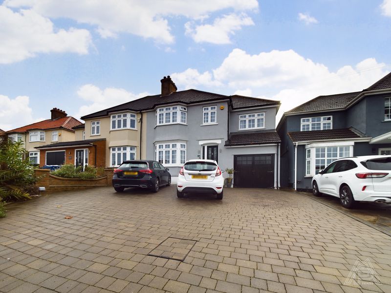 5 bed semidetached house for sale in Purfleet Road, Aveley, Essex RM15