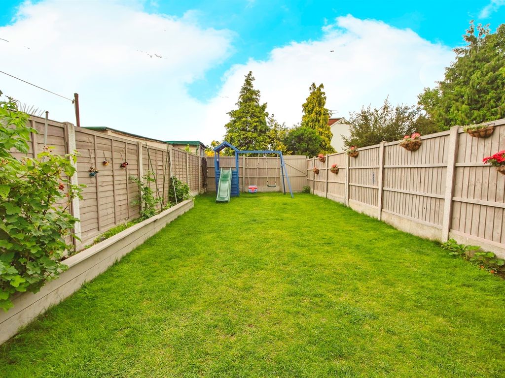 2 bed end terrace house for sale in Prospect Place, Grays RM17, £