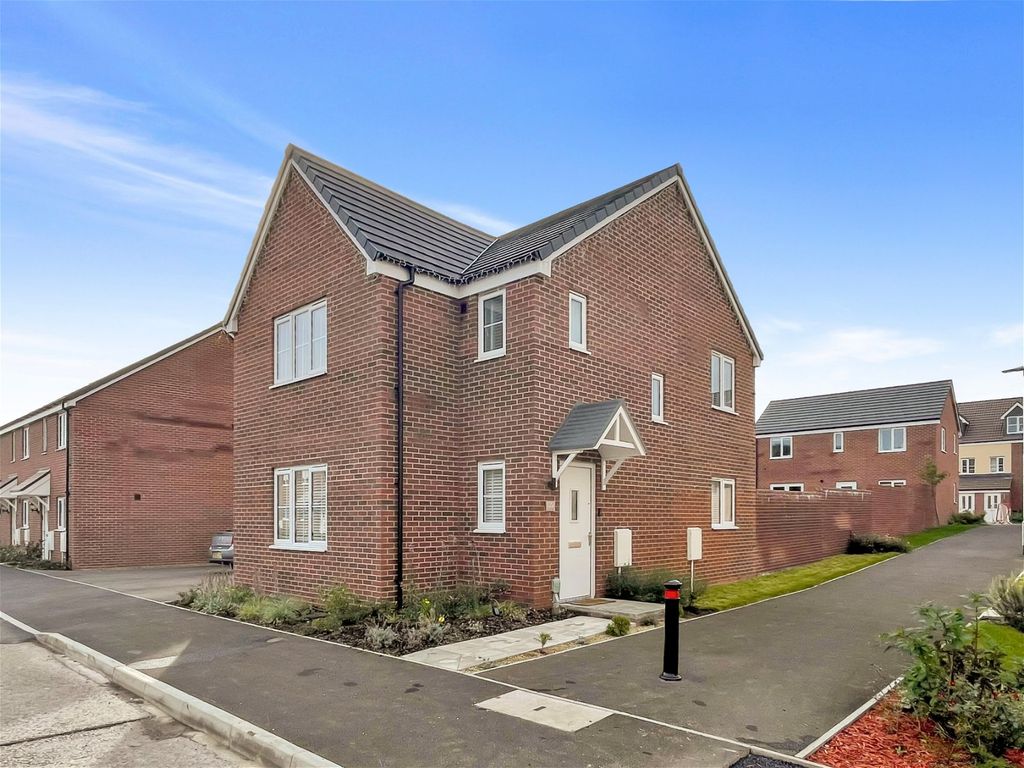 3 bed detached house for sale in Freemans Road, Tuffley, Gloucester GL4