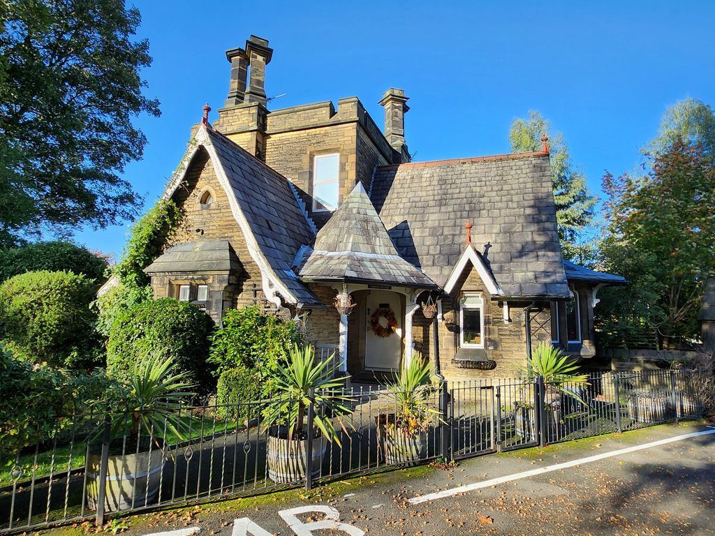 3 bed cottage to rent in Manor Heath, Halifax HX3, £1,400 pcm Zoopla