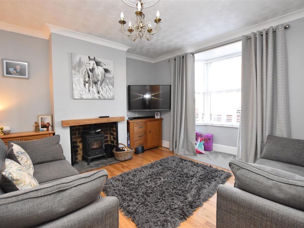 3 bed terraced house for sale in Howard Road, Wollaston, Wellingborough