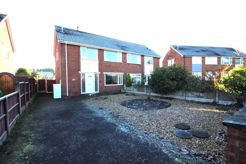 3 bed semidetached house for sale in Hawthorn Drive, Ollerton, Newark