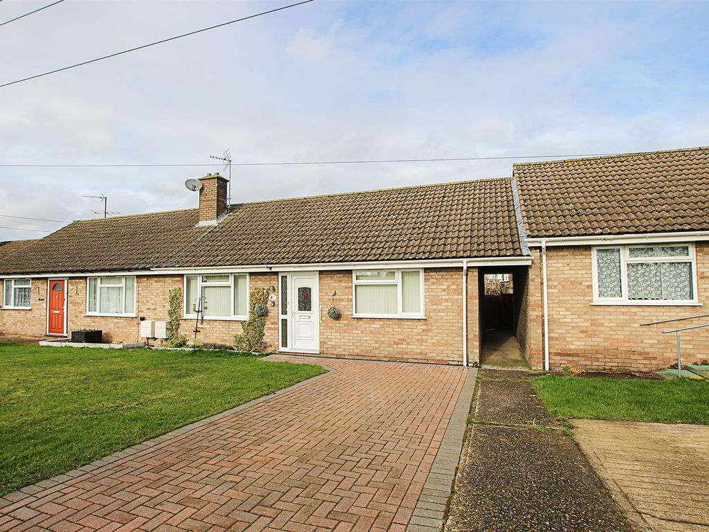 2 bed semidetached bungalow for sale in Buntings Path, Burwell