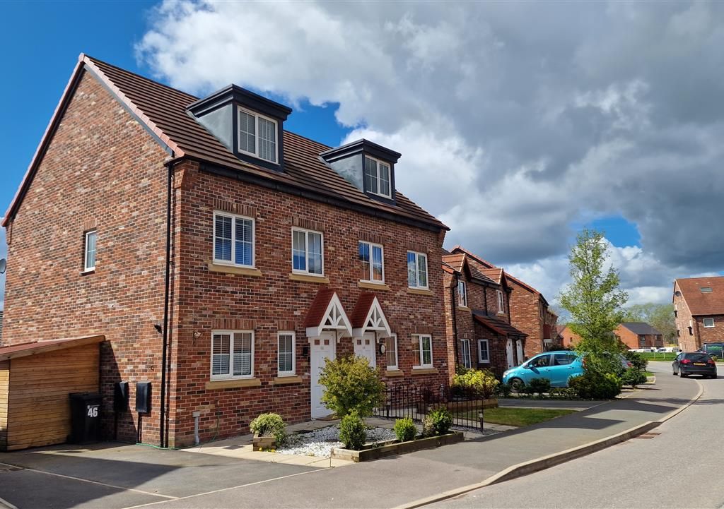 4 bed semidetached house to rent in Old Spot Way, Winsford CW7, £1,100