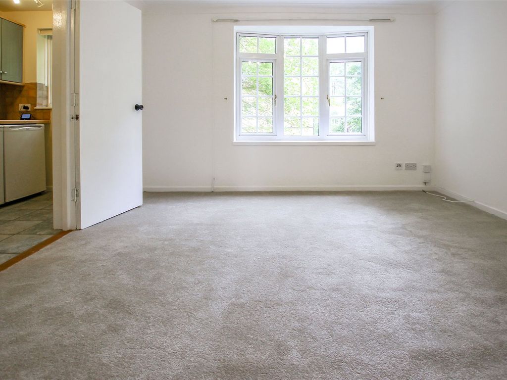 1 bed flat to rent in Crofton Close, Forest Park, Bracknell, Berkshire