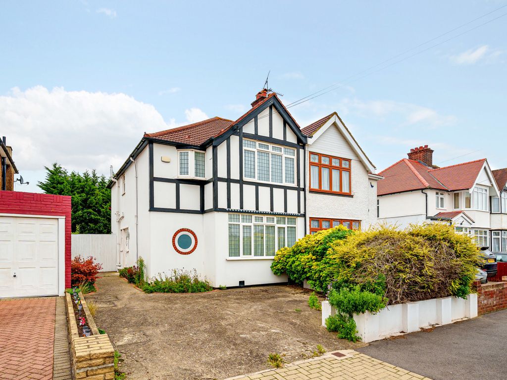3 bed semidetached house for sale in Valley Drive, Kingsbury, London