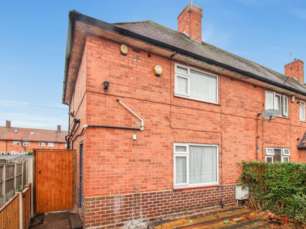 3 bed end terrace house for sale in Marchwood Close, Wollaton
