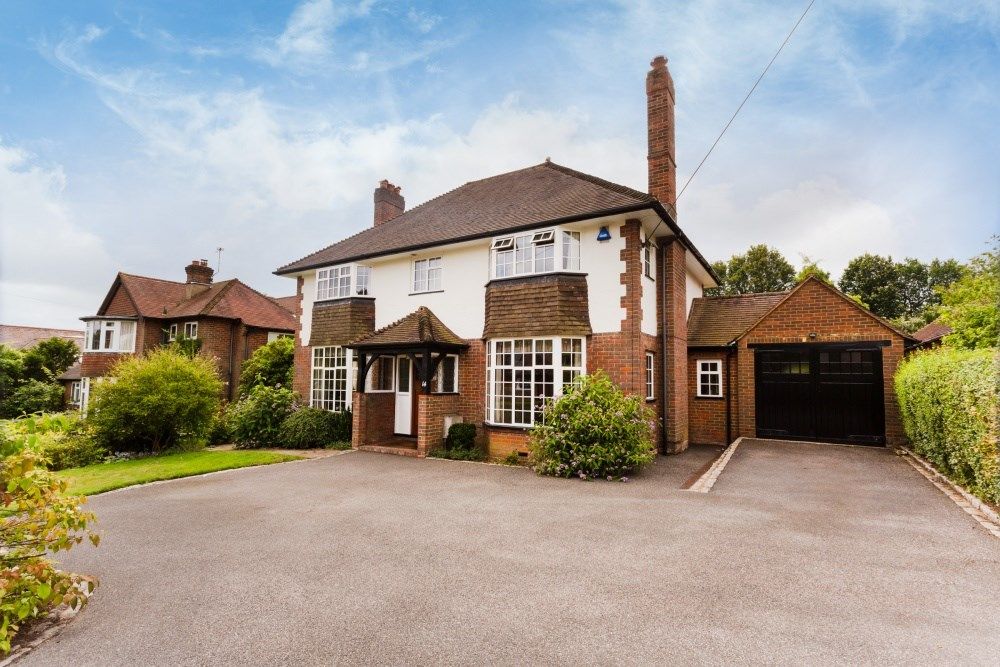 4 bed detached house for sale in Longfield Drive, Amersham HP6, £