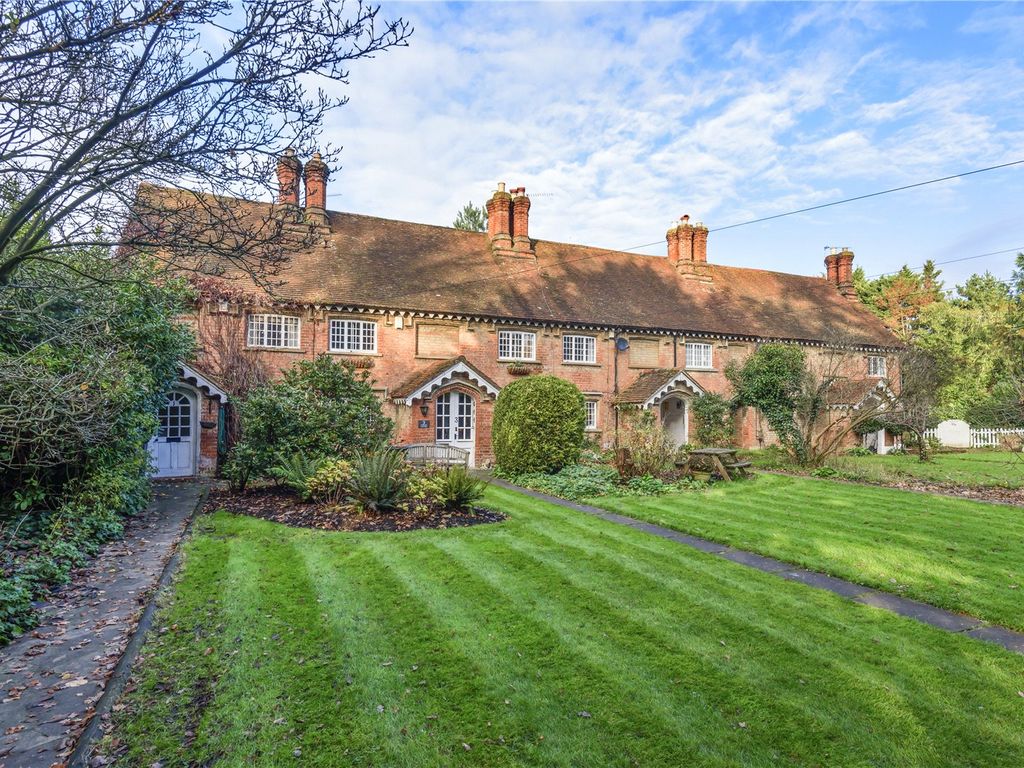 2 bed terraced house for sale in Red Lion Cottages, Stoke Green, Stoke Poges, Buckinghamshire