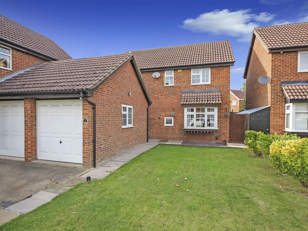 4 bed detached house for sale in Croft Way, Rushden NN10, £300,000 Zoopla