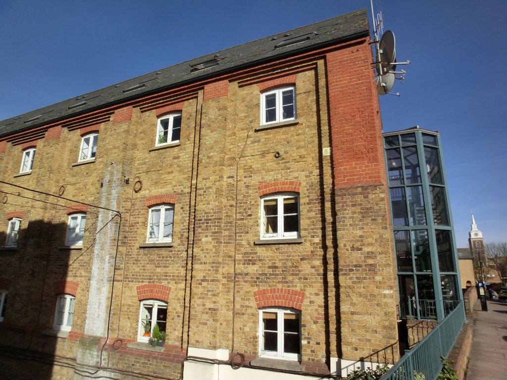 1 bed flat to rent in The Maltings, Clifton Road, Gravesend, Kent DA11
