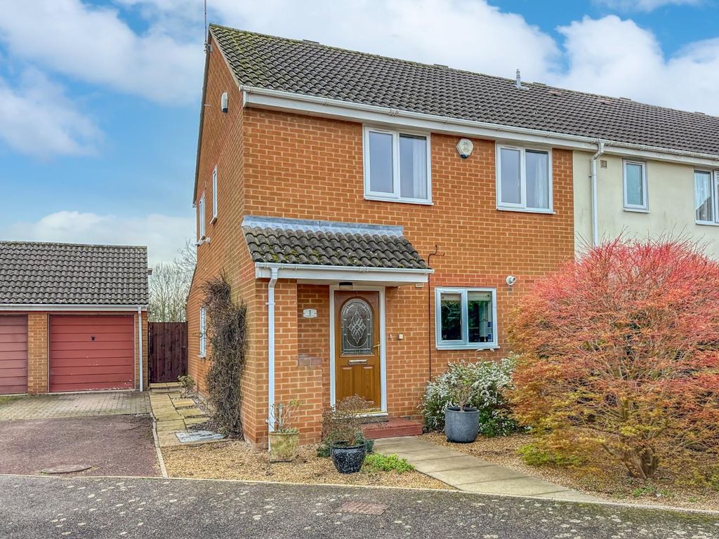 3 bed semidetached house for sale in St. Way, Impington