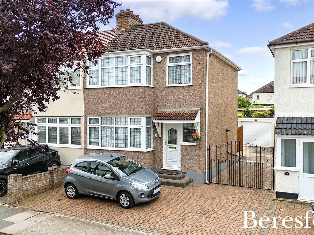 3 bed end terrace house for sale in Norfolk Road, Upminster RM14, £