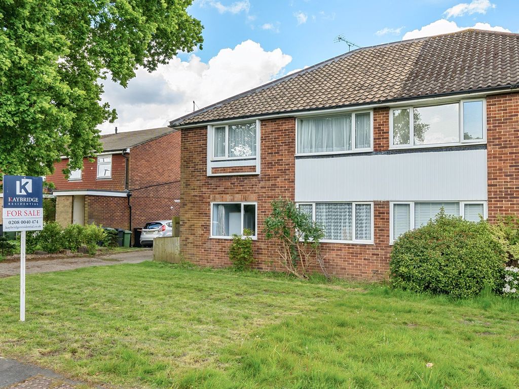 2 bed for sale in Chessington Road, Epsom KT19, £325,000