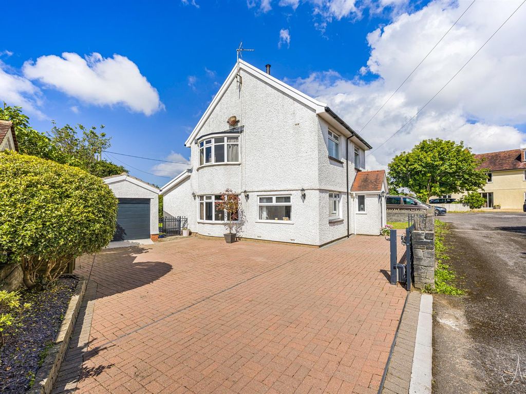 3 bed detached house for sale in Woodside Close, Swansea