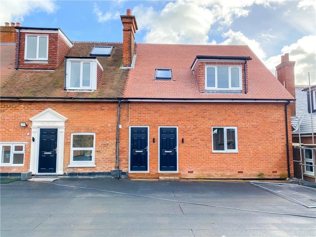 New home, 2 bed flat for sale in Fleet Road, Fleet GU51, £230,000 Zoopla