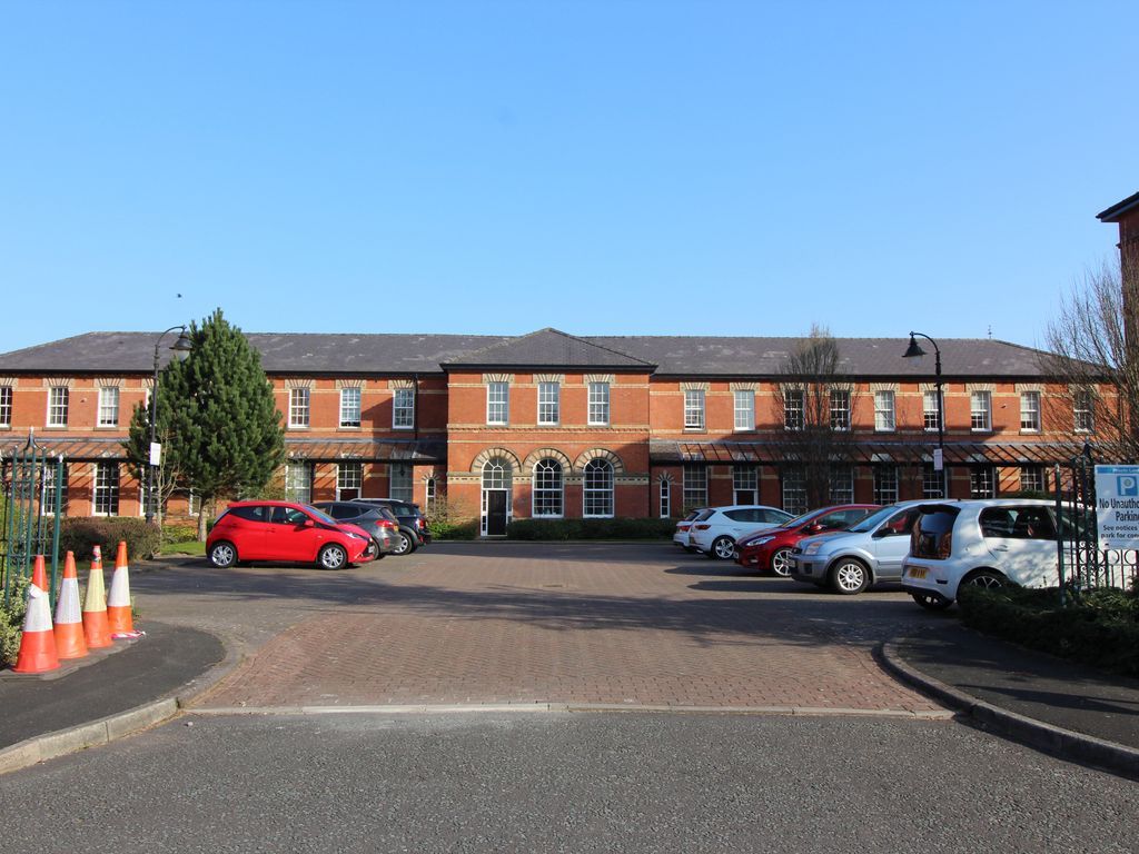 2 bed flat for sale in Kensington Square, Macclesfield SK10, £190,000