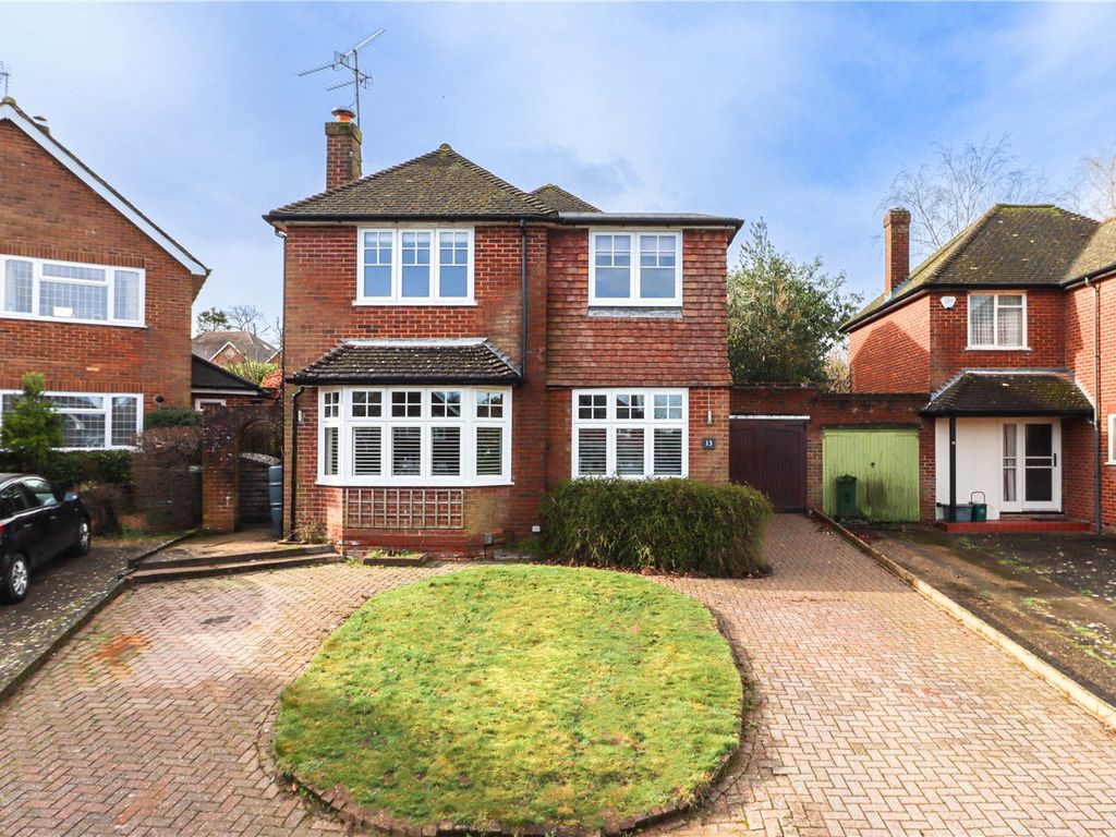 4 bed detached house for sale in Mayfield Close, Harpenden