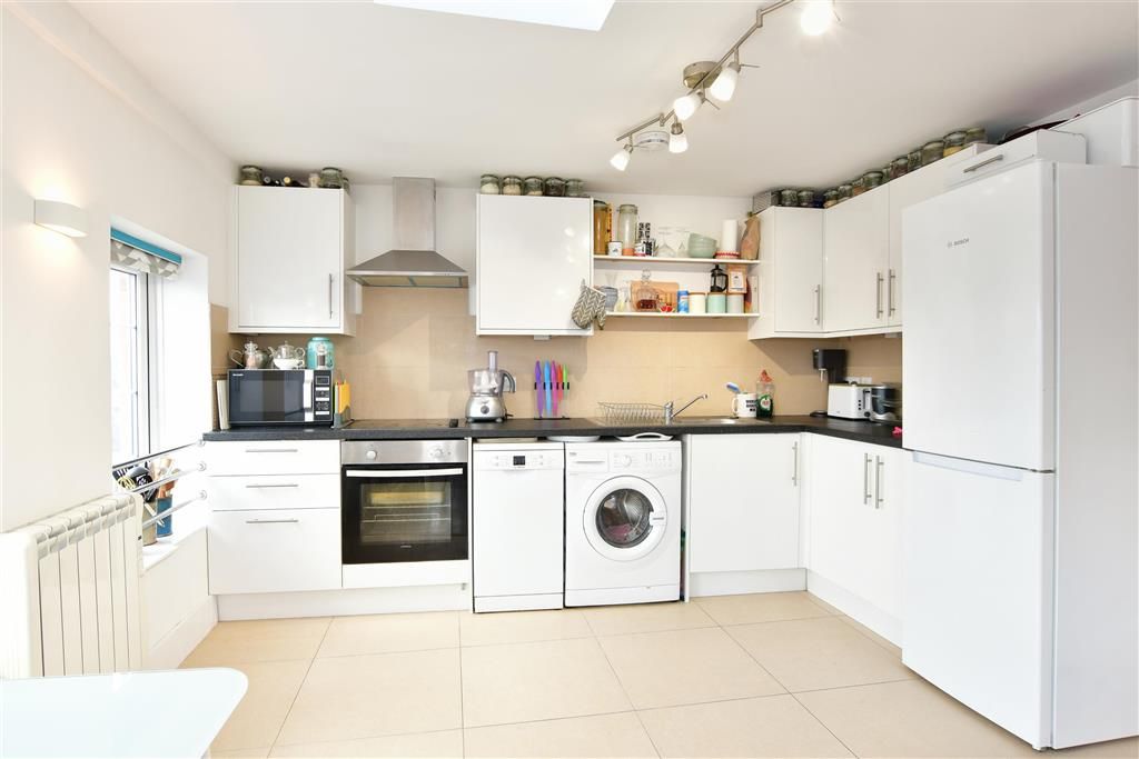 1 bed flat for sale in High Street, Barkingside, Ilford, Essex IG6, £